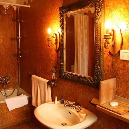 La Bugia Di Tanzi Alojamento de Acomodação e Pequeno-almoço 3*